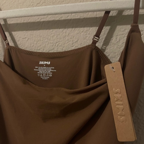 BRAND NEW SKIMS size M never worn - Picture 1 of 4